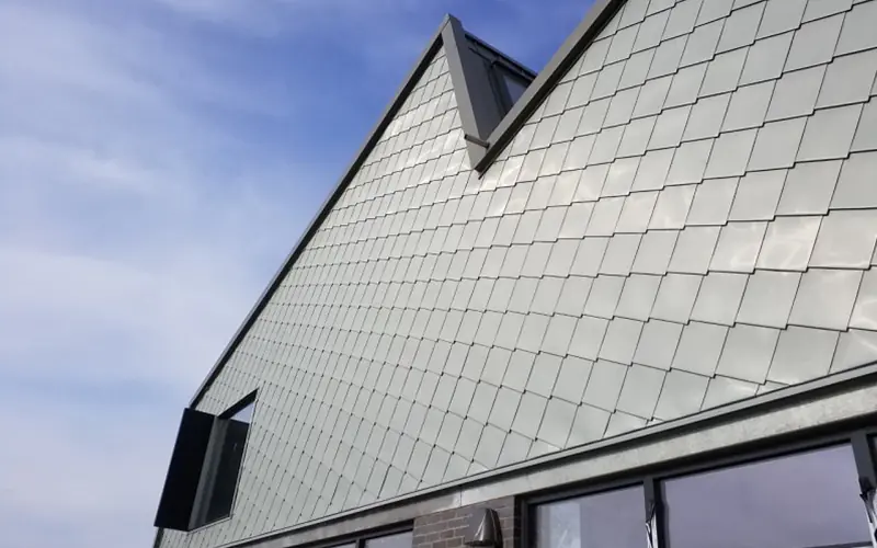 Mise en place d&rsquo;une toiture en zinc pour une protection durable &agrave; Brillon