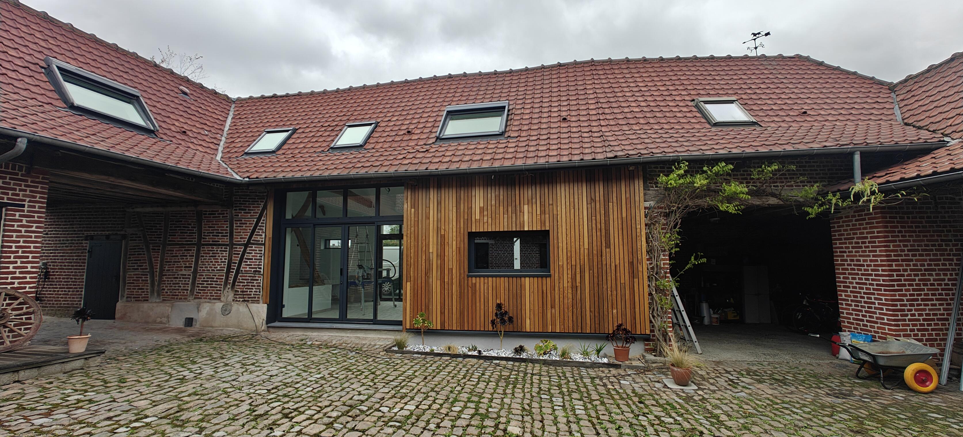 Bardage bois réalisé par artisan pour façade durable à Saint-Amand-les-Eaux