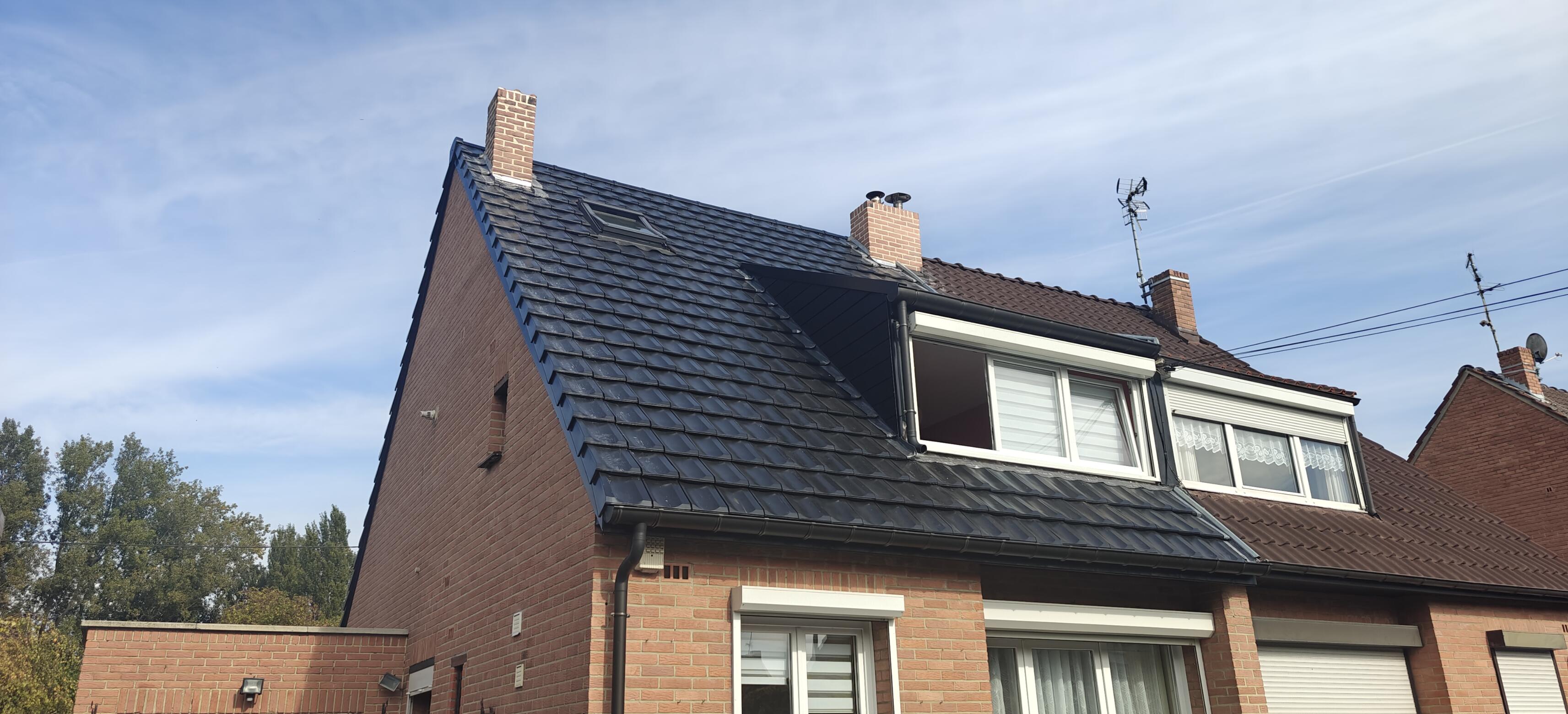 Démoussage et entretien de toiture pour préserver la couverture à Anzin