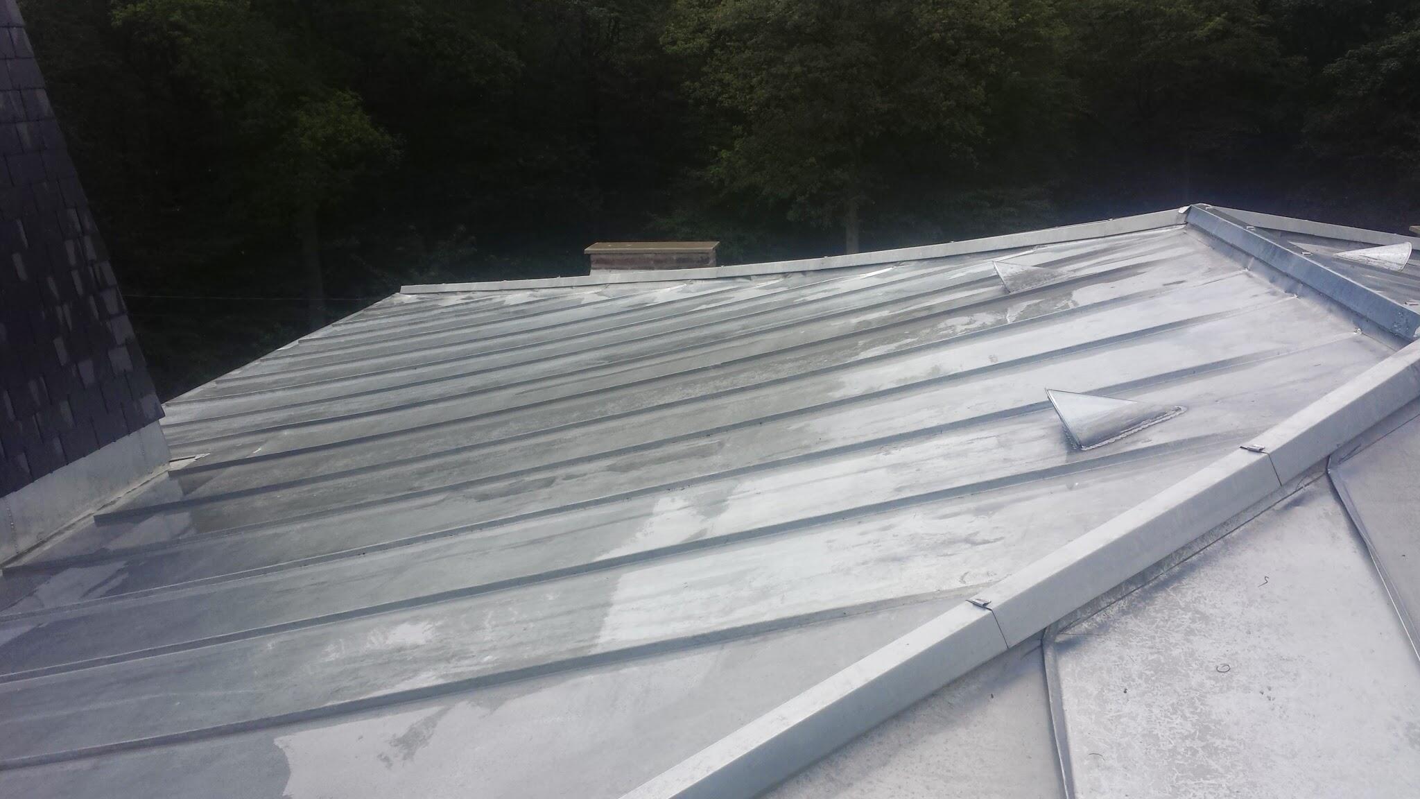 Pose et rénovation de toiture en zinc pour une couverture durable à Anzin