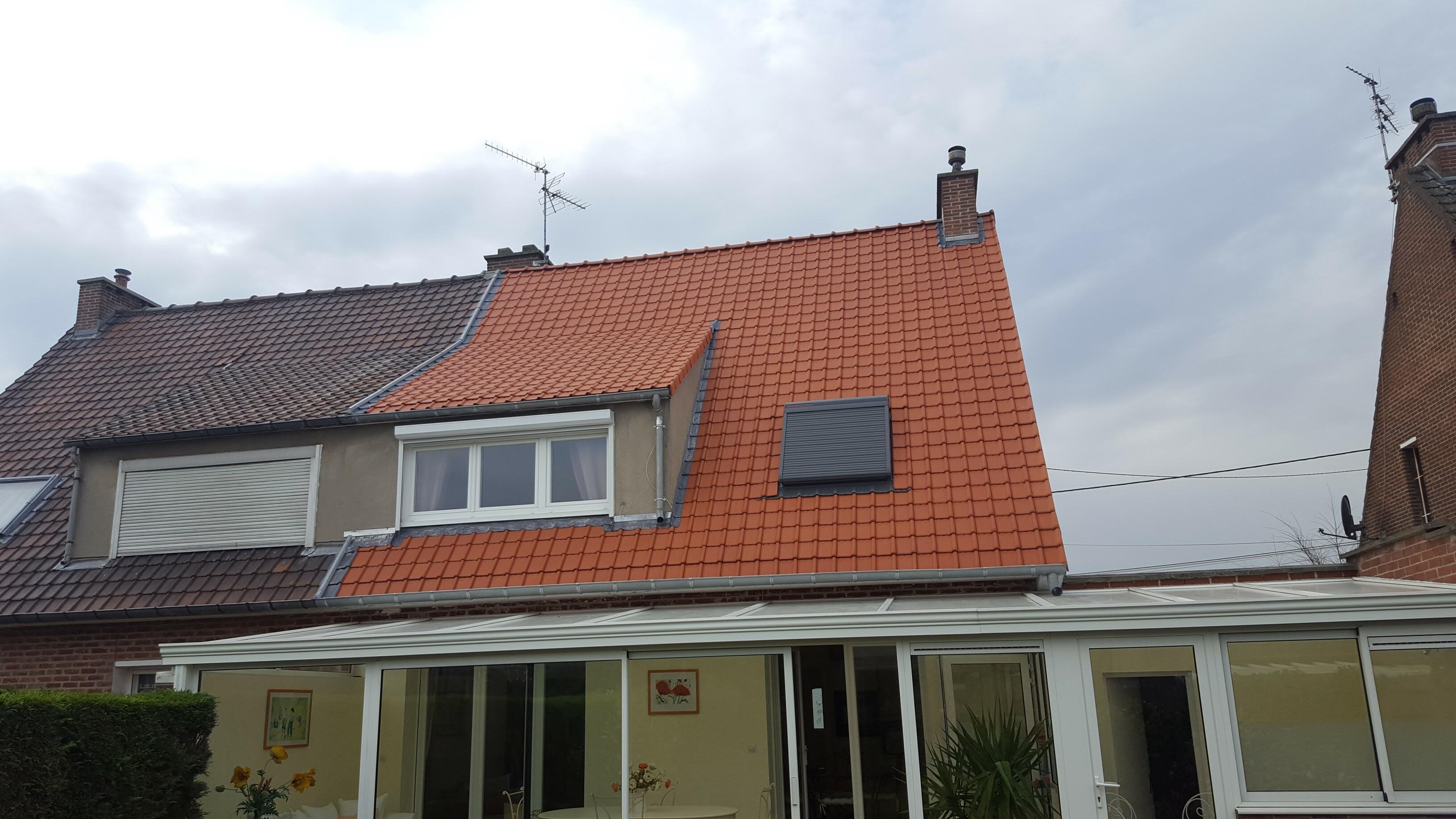 Rénovation de toiture en tuiles sur habitation traditionnelle à Bersée