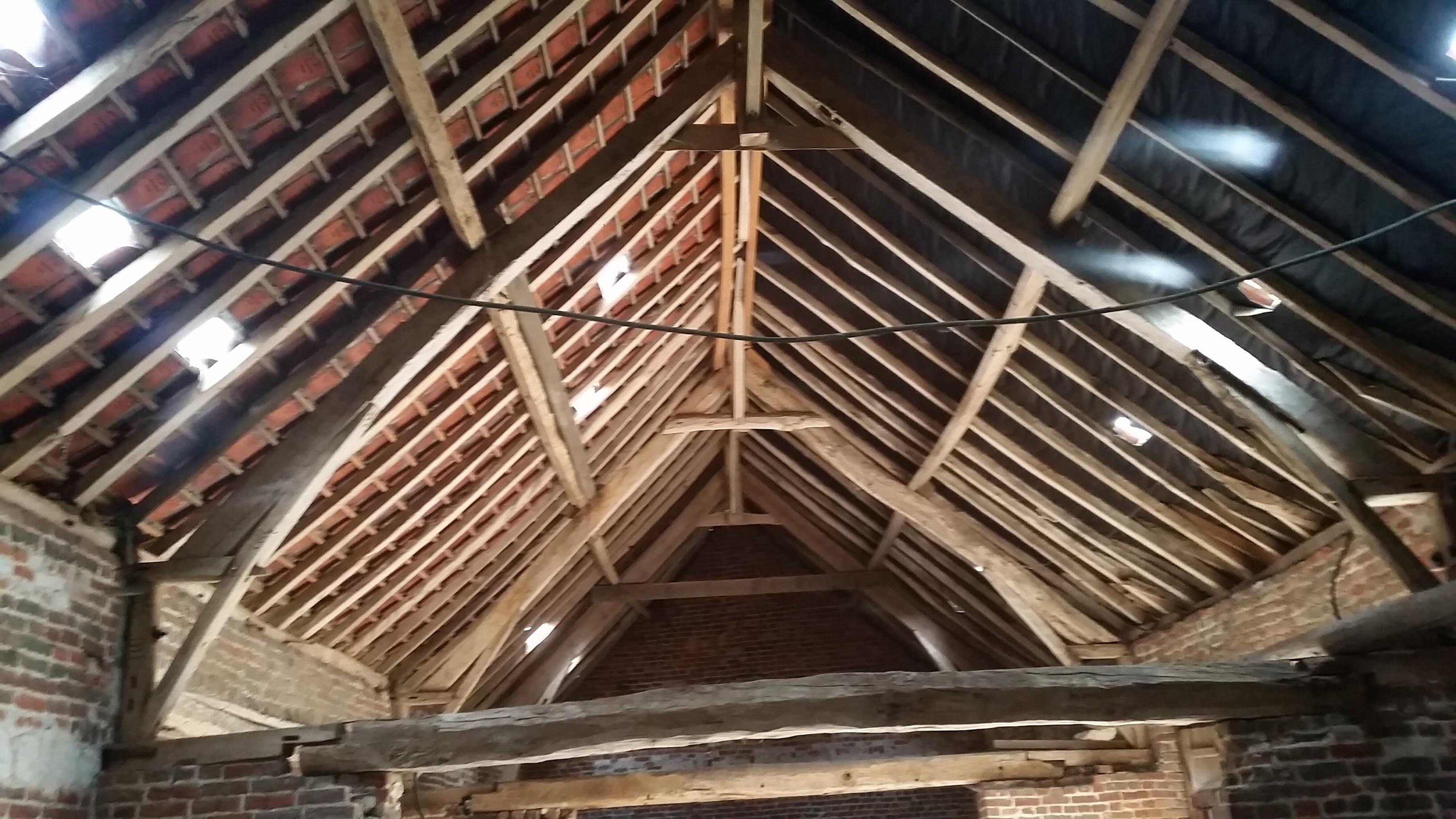 Intervention sur charpente bois pour remise en état et sécurisation à Brillon