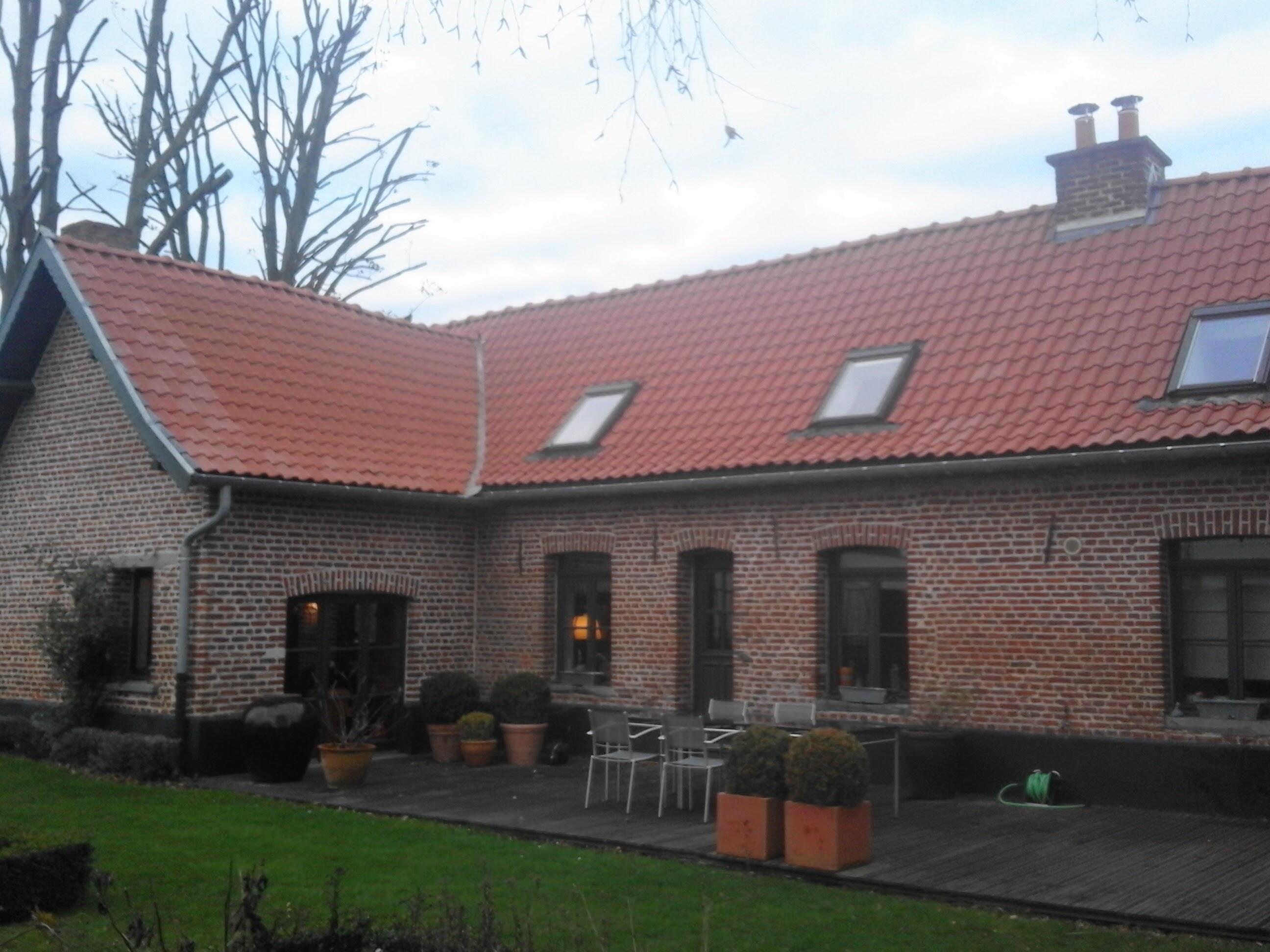 Nettoyage et démoussage de toiture pour préserver durablement la couverture à Bruille-Saint-Amand