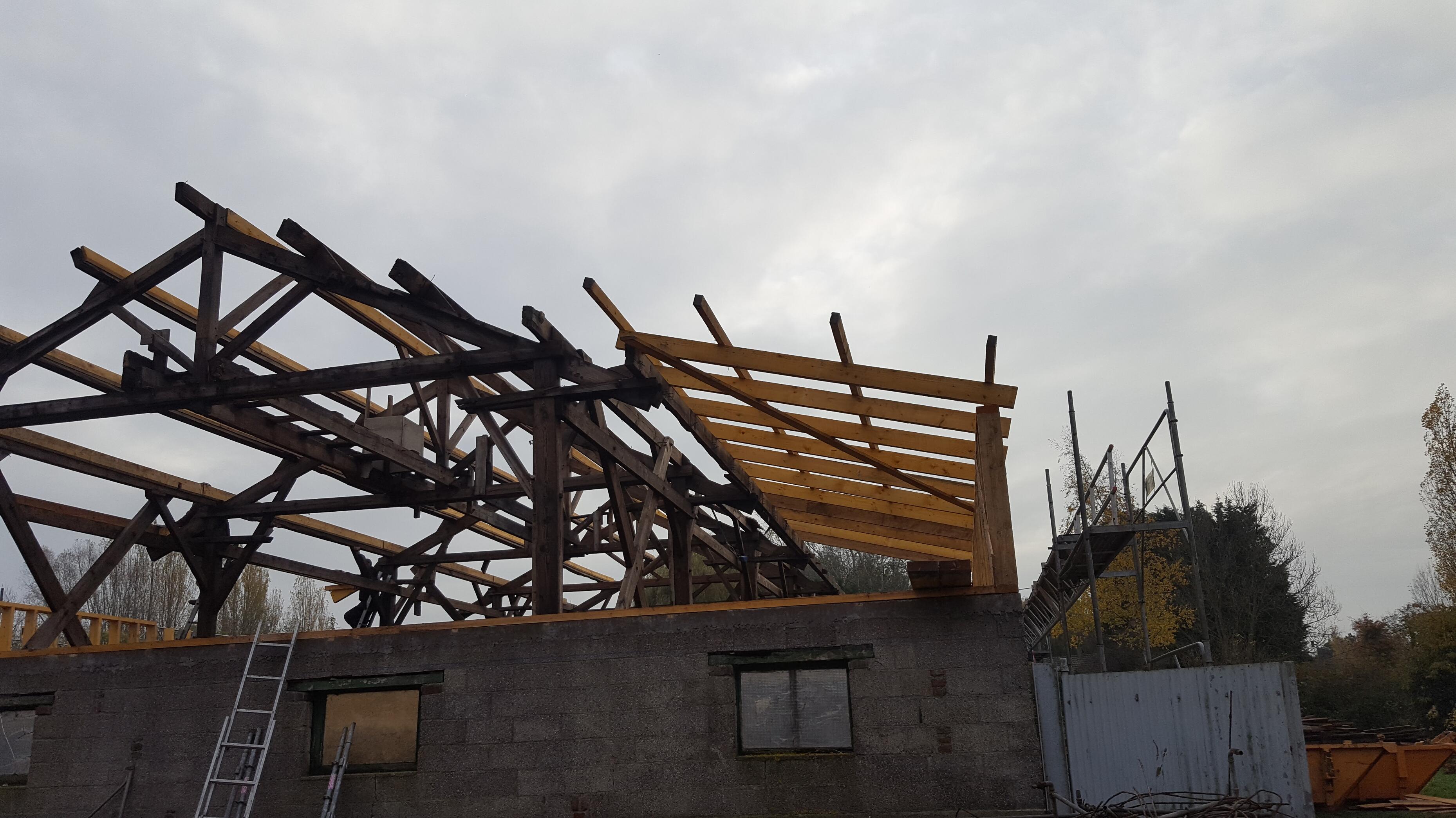 Intervention sur charpente bois pour consolidation et remise en conformité à Chéreng