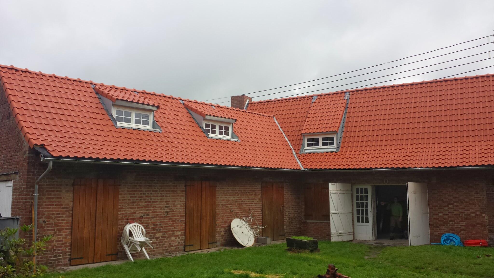 Rénovation de toiture en tuiles pour renforcer la protection de l’habitation à Coutiches