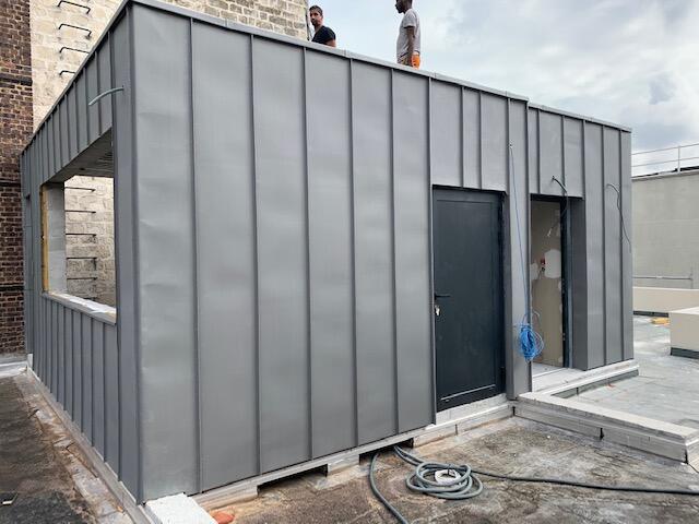 Réalisation d’une toiture en zinc assurant longévité et esthétique à Douai