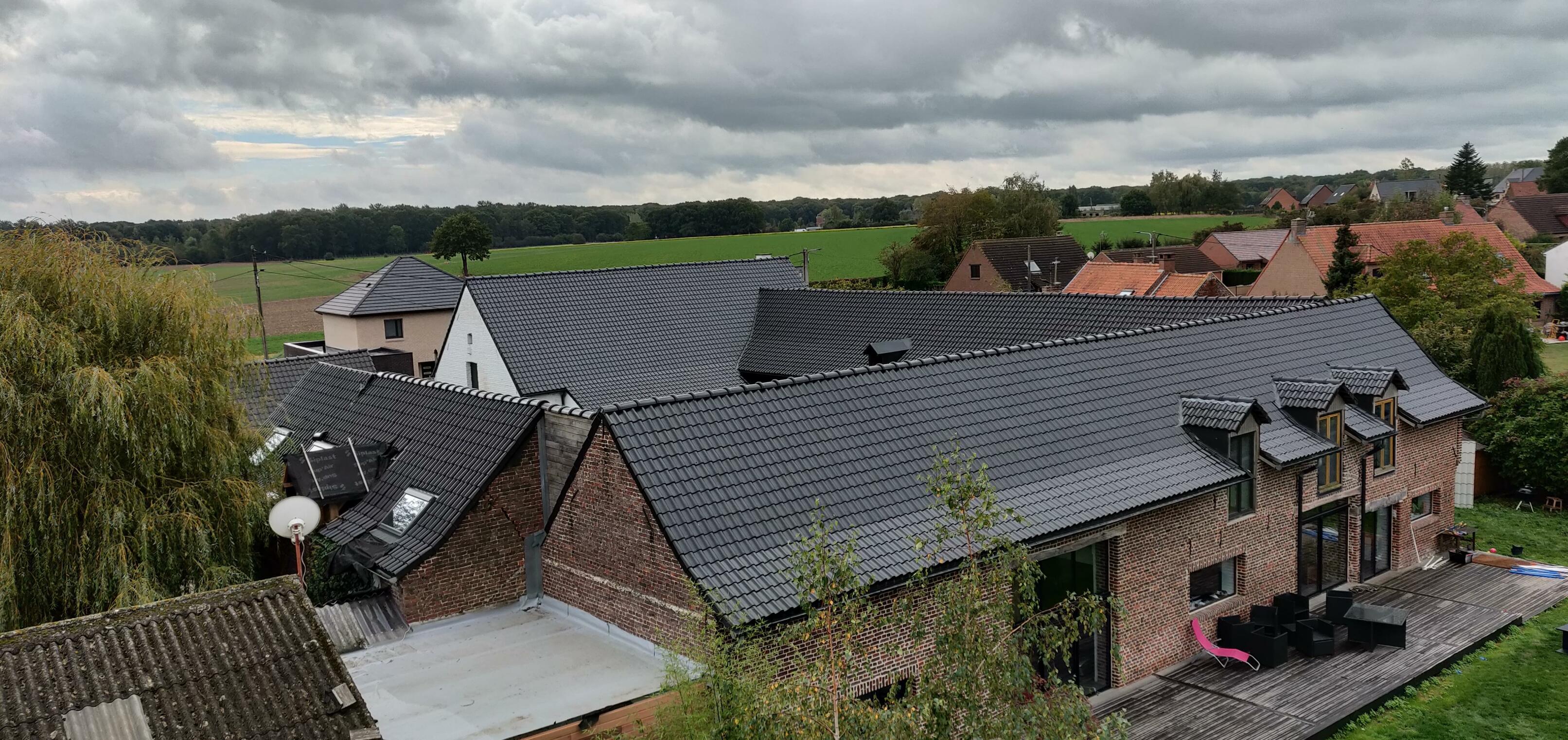 Démoussage et entretien de toiture pour préserver durablement la couverture à Ennevelin