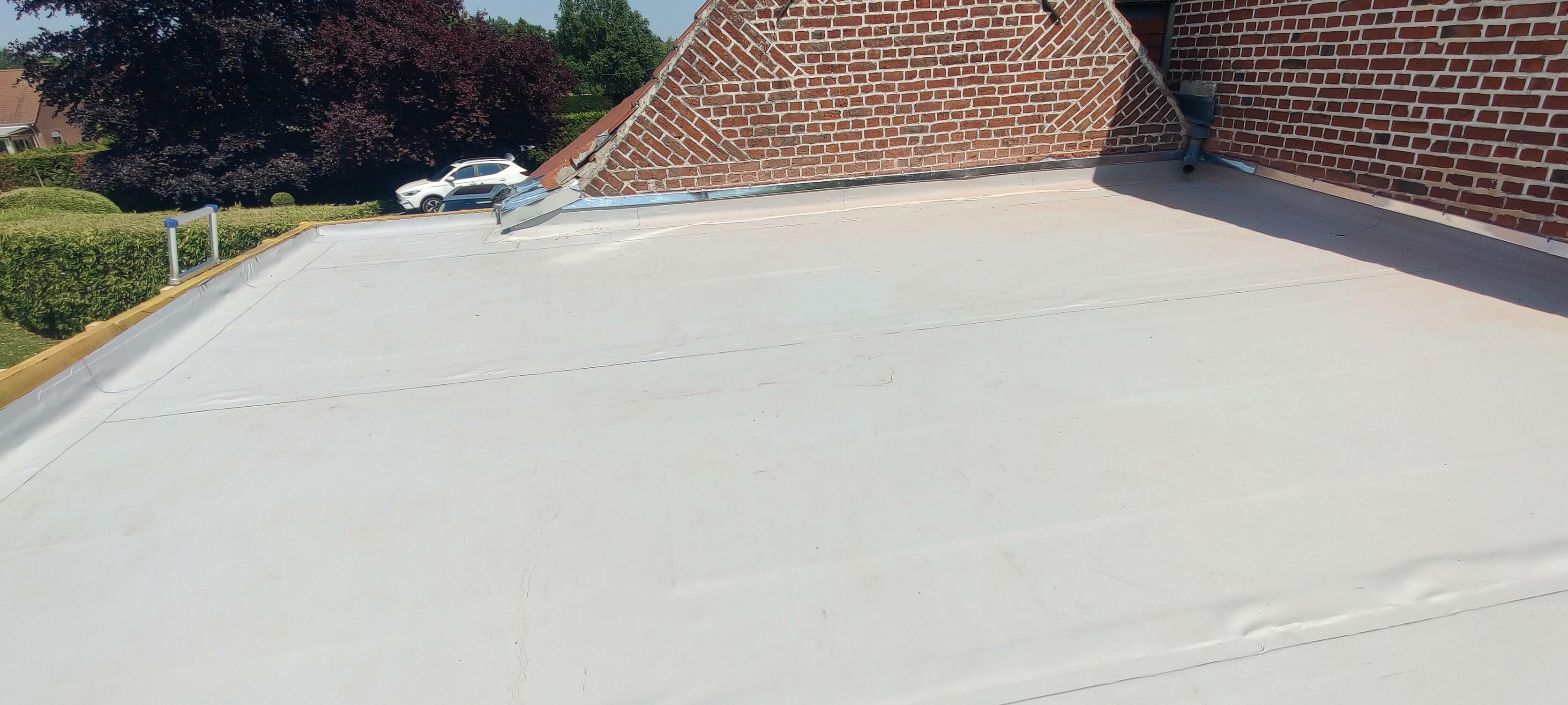 Travaux d’étanchéité sur toiture plate avec reprise des points sensibles à Fretin