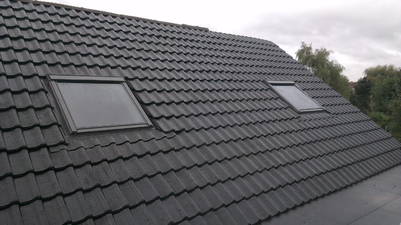 Installation de fenêtre de toit Velux pour augmenter l’apport de lumière naturelle à Genech