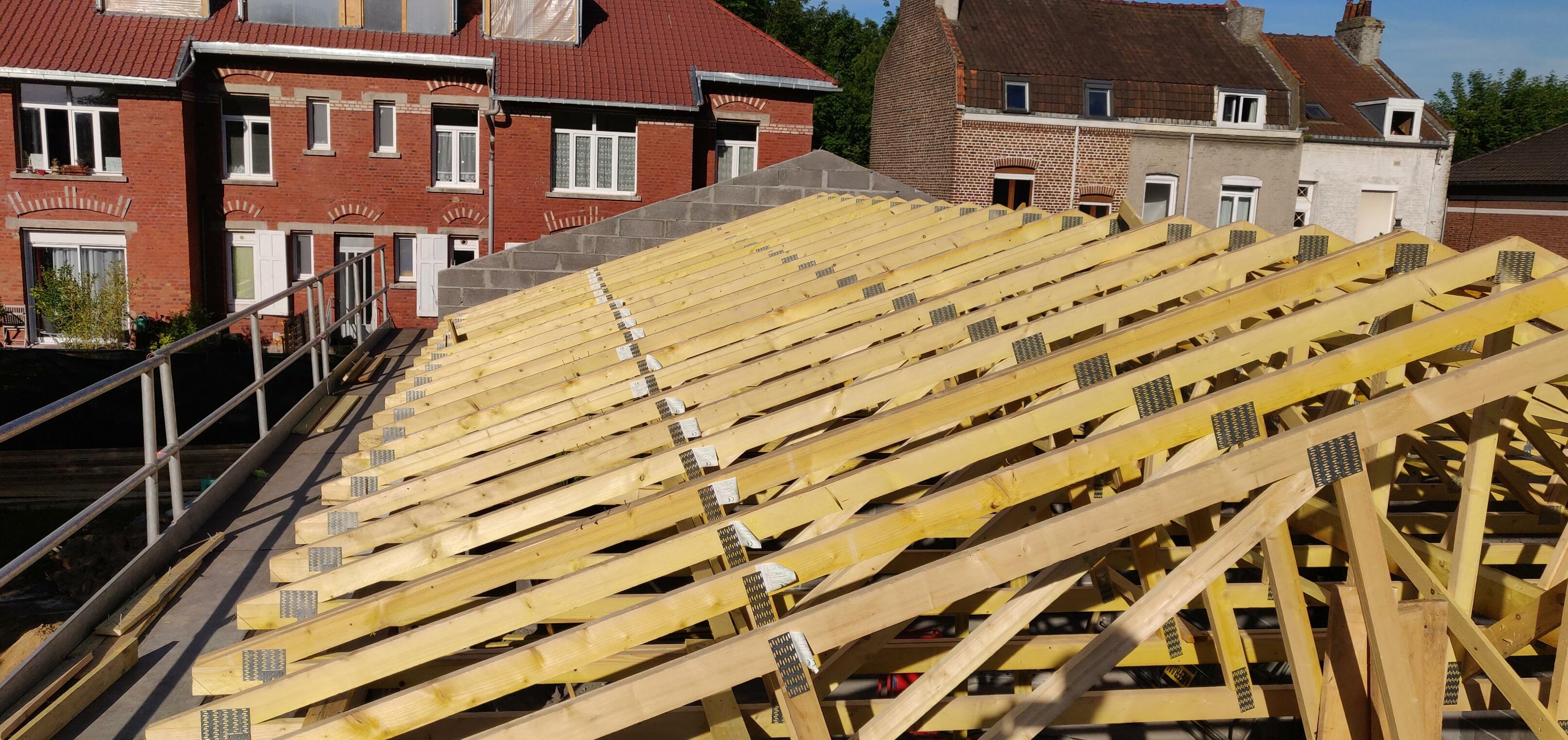 Intervention sur charpente bois pour rénovation et consolidation de la structure à Gruson