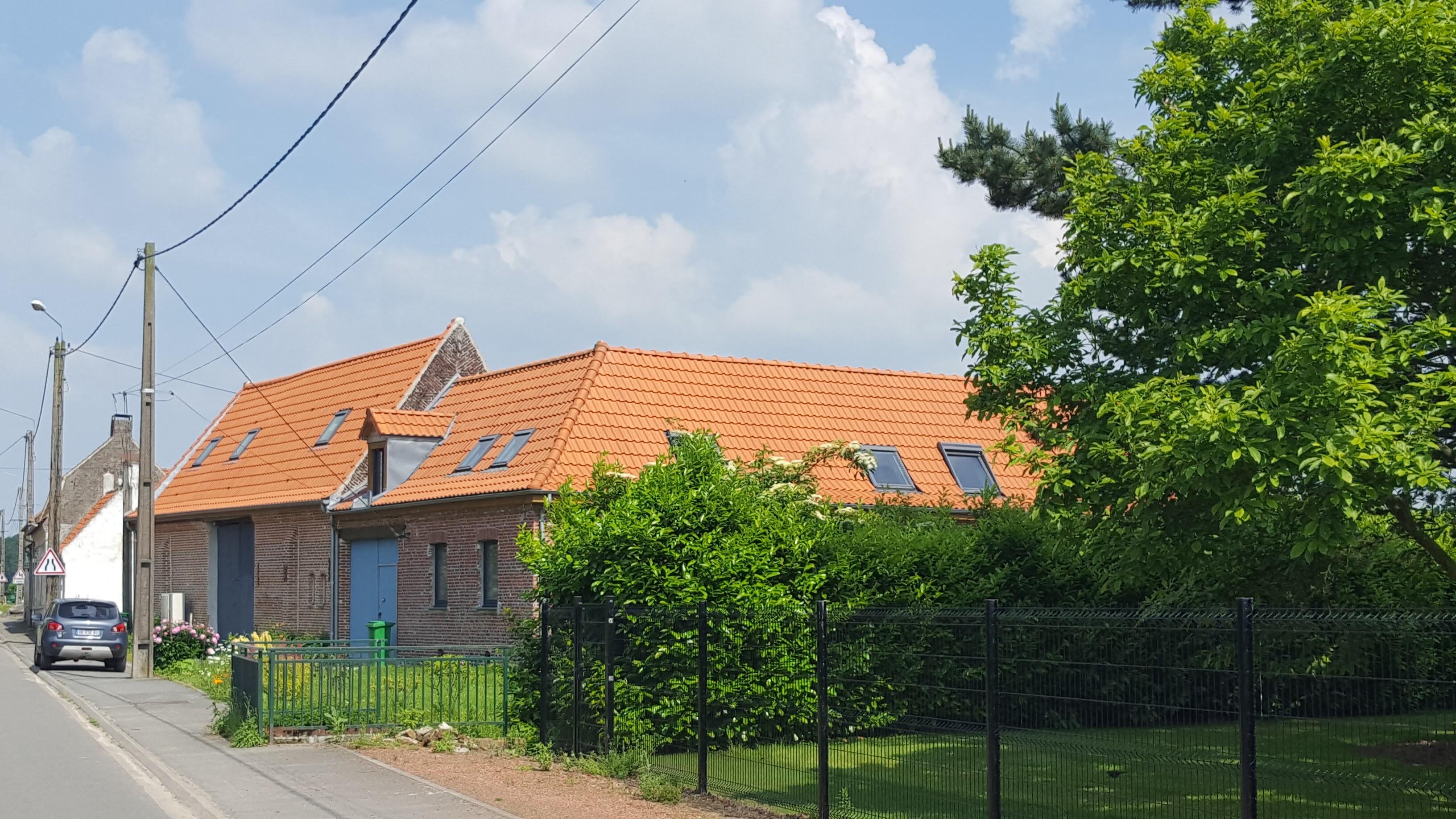 Démoussage et entretien de toiture pour préserver durablement la couverture à Hasnon