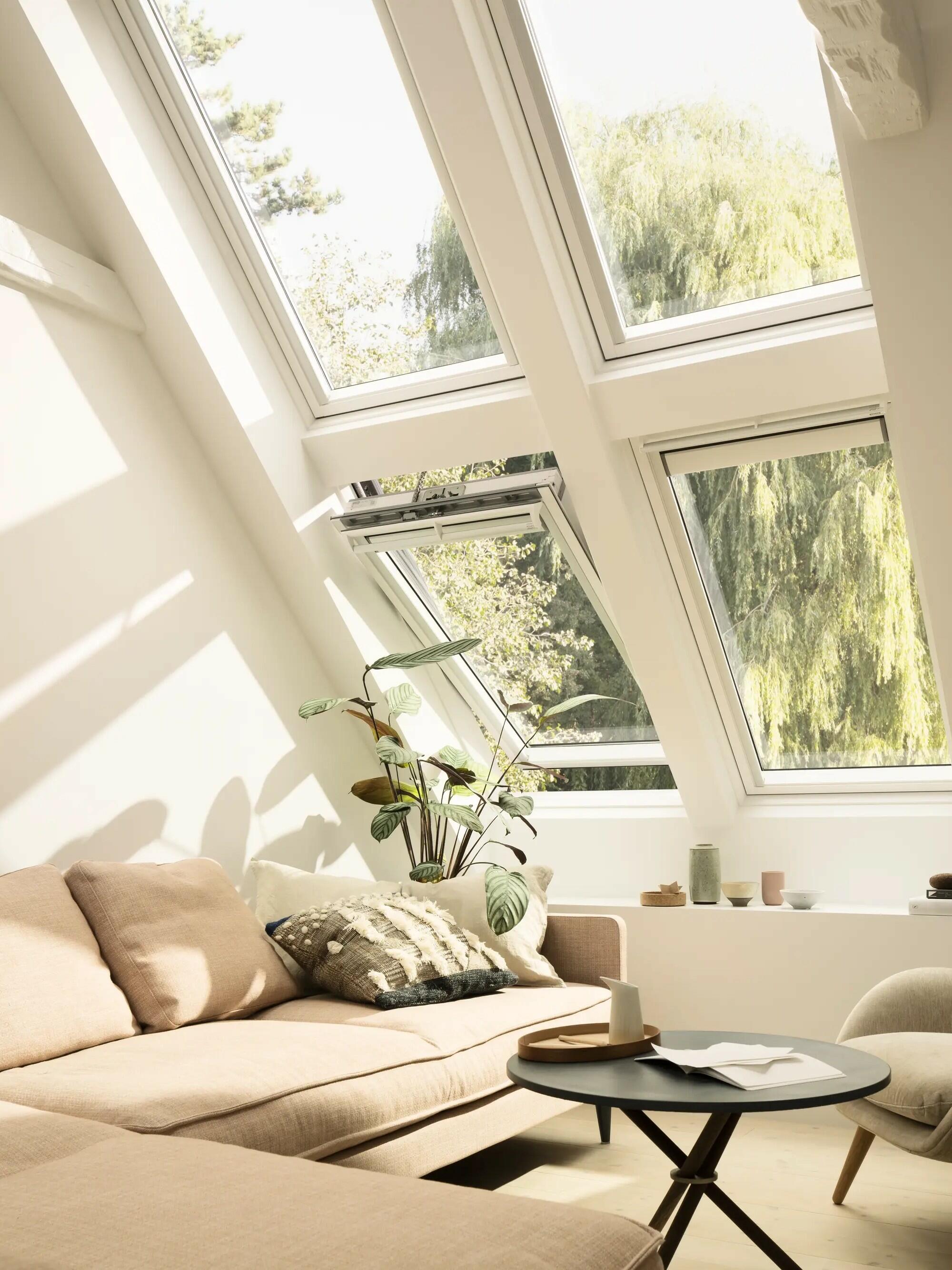 Installation de fenêtre de toit Velux pour augmenter l’apport de lumière naturelle à Marly