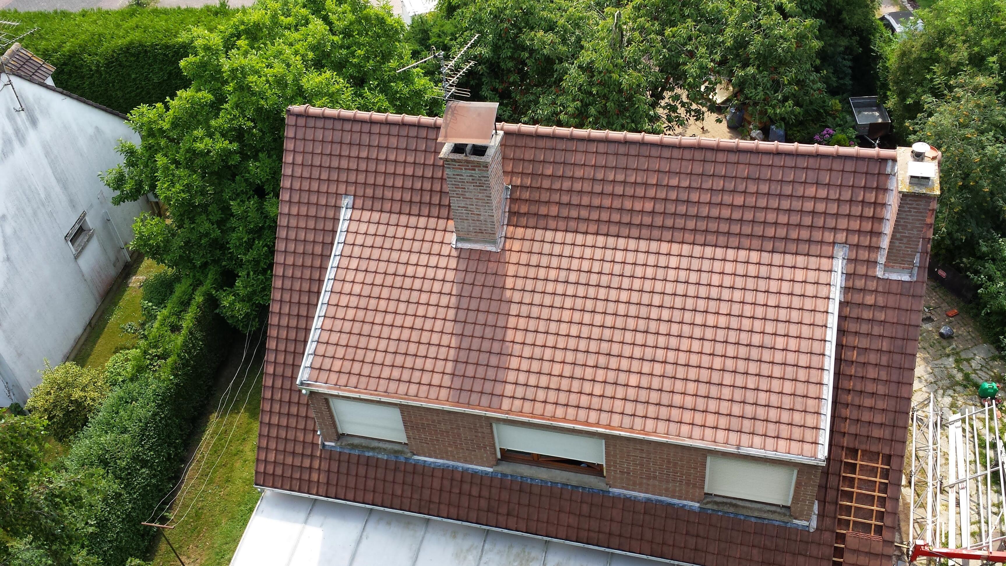 Rénovation de toiture en tuiles pour fiabiliser la couverture de l’habitation à Mouchin