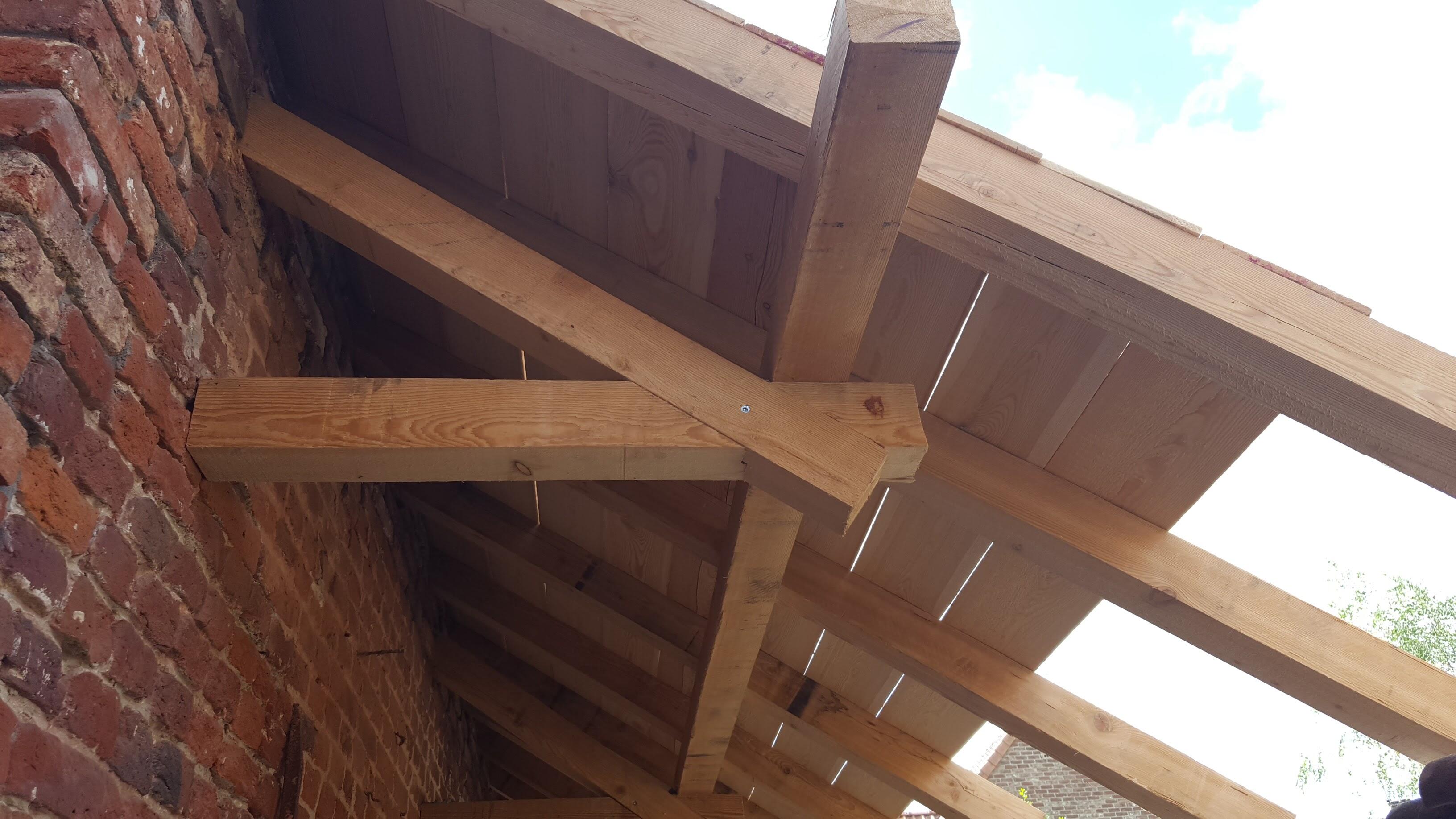 Intervention sur charpente bois pour rénovation et consolidation de la structure à Péronne-en-Mélantois