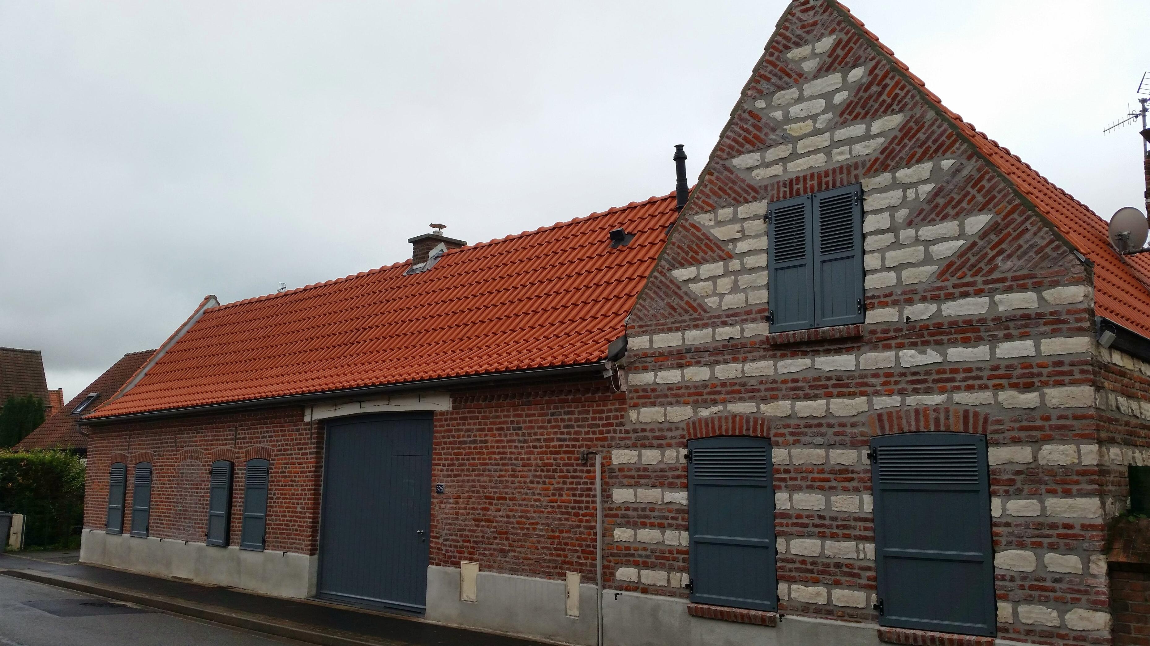 Rénovation de toiture en tuiles pour assurer une couverture fiable et durable à Péronne-en-Mélantois