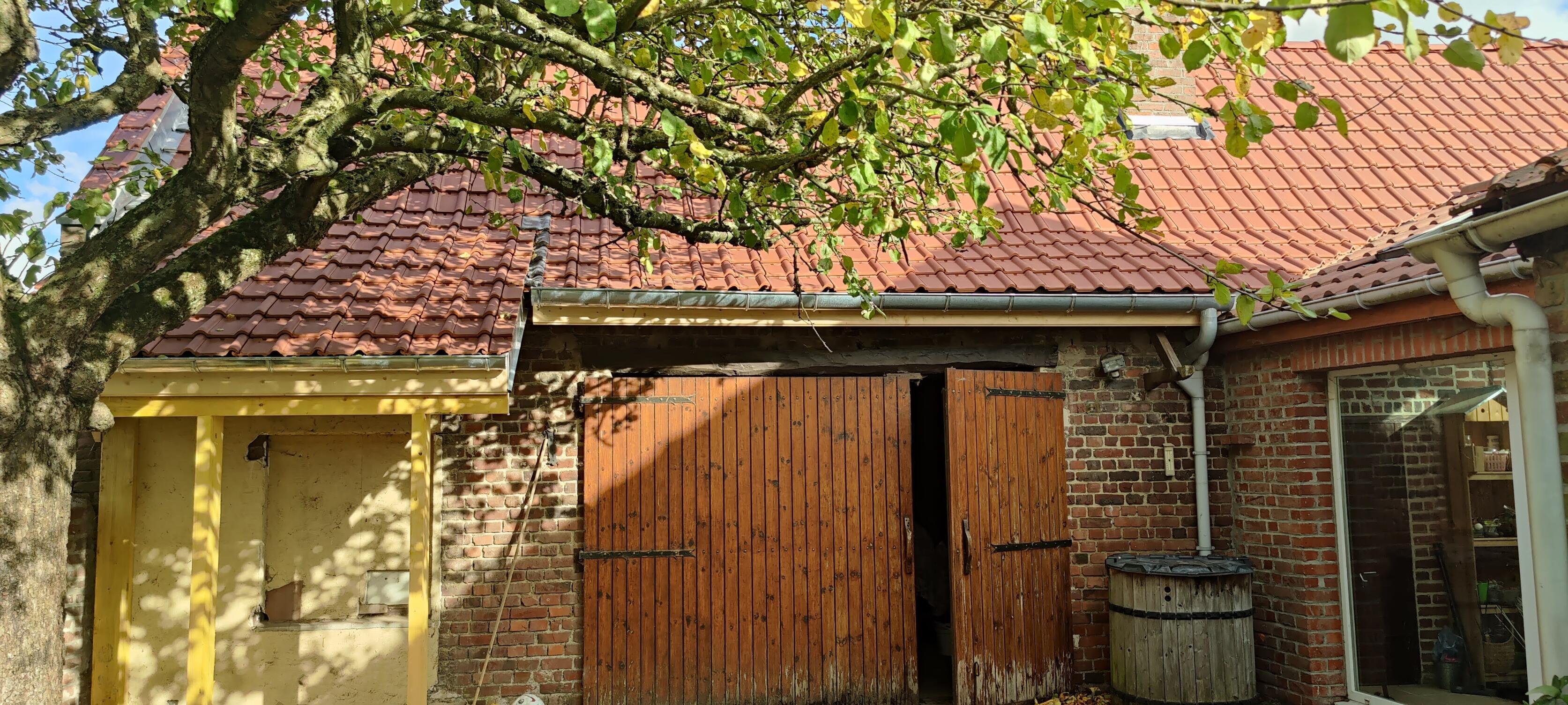 Nettoyage et démoussage de toiture réalisés pour préserver la couverture sur le long terme à Saméon