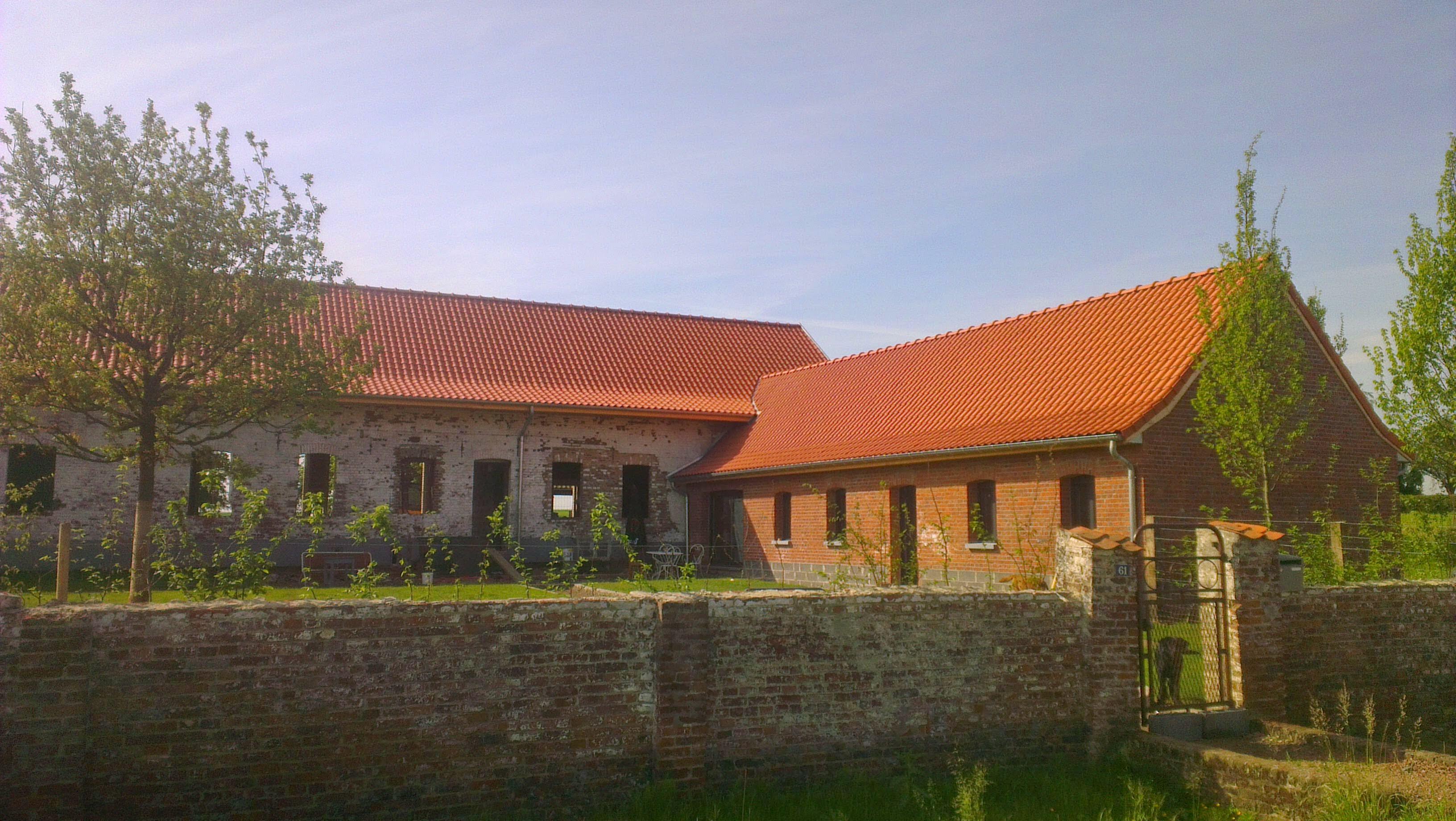 Démoussage de toiture réalisé pour protéger la couverture et limiter l’encrassement à Thumeries