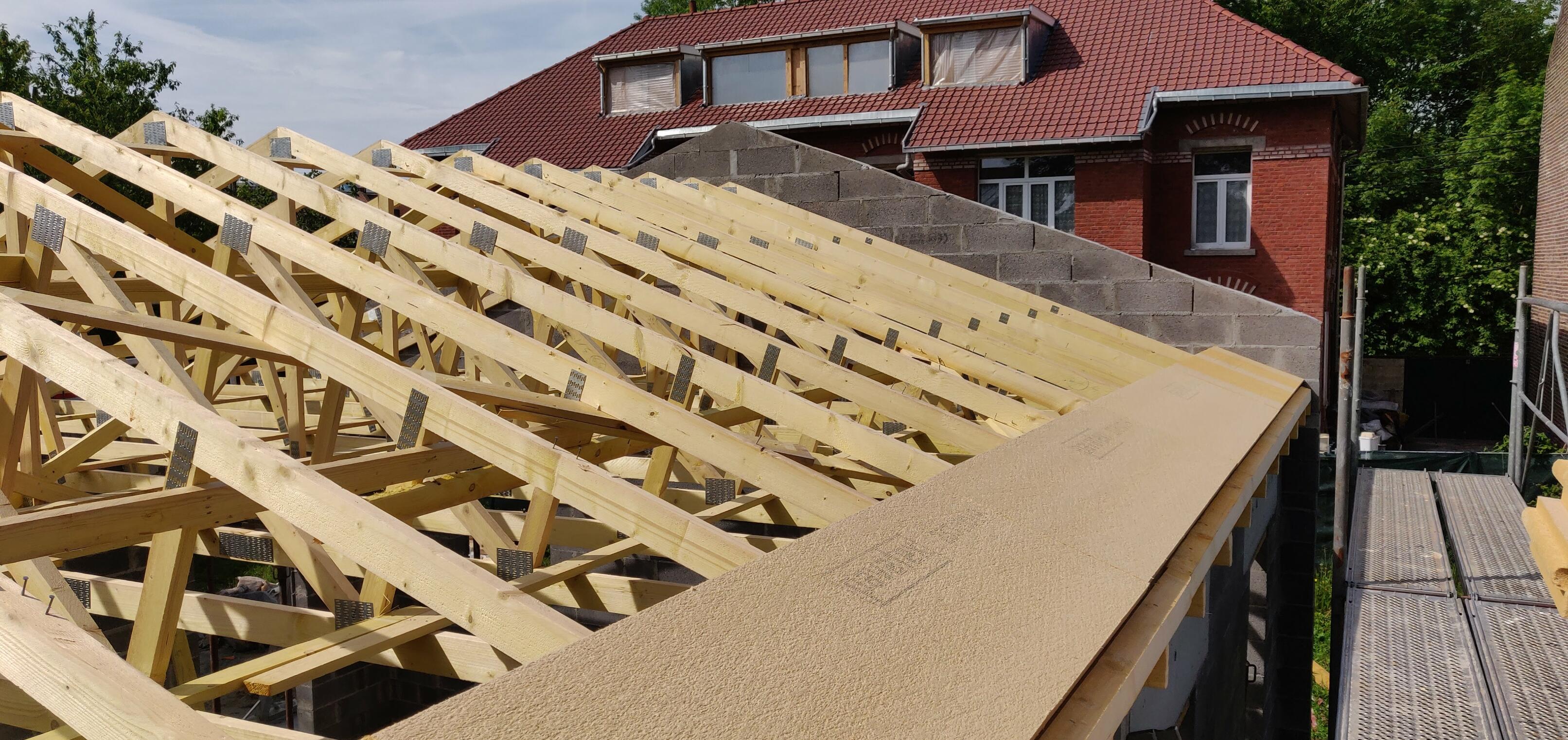 Remise en état et renforcement de charpente bois pour stabiliser la structure à Wallers