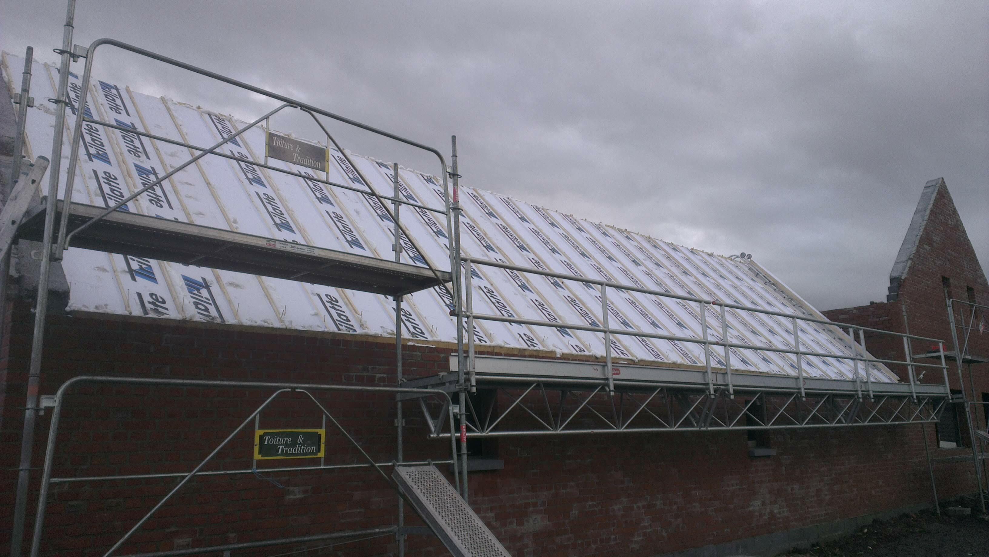 Isolation de toiture par sarking installée pour améliorer l’efficacité thermique du logement à Wallers