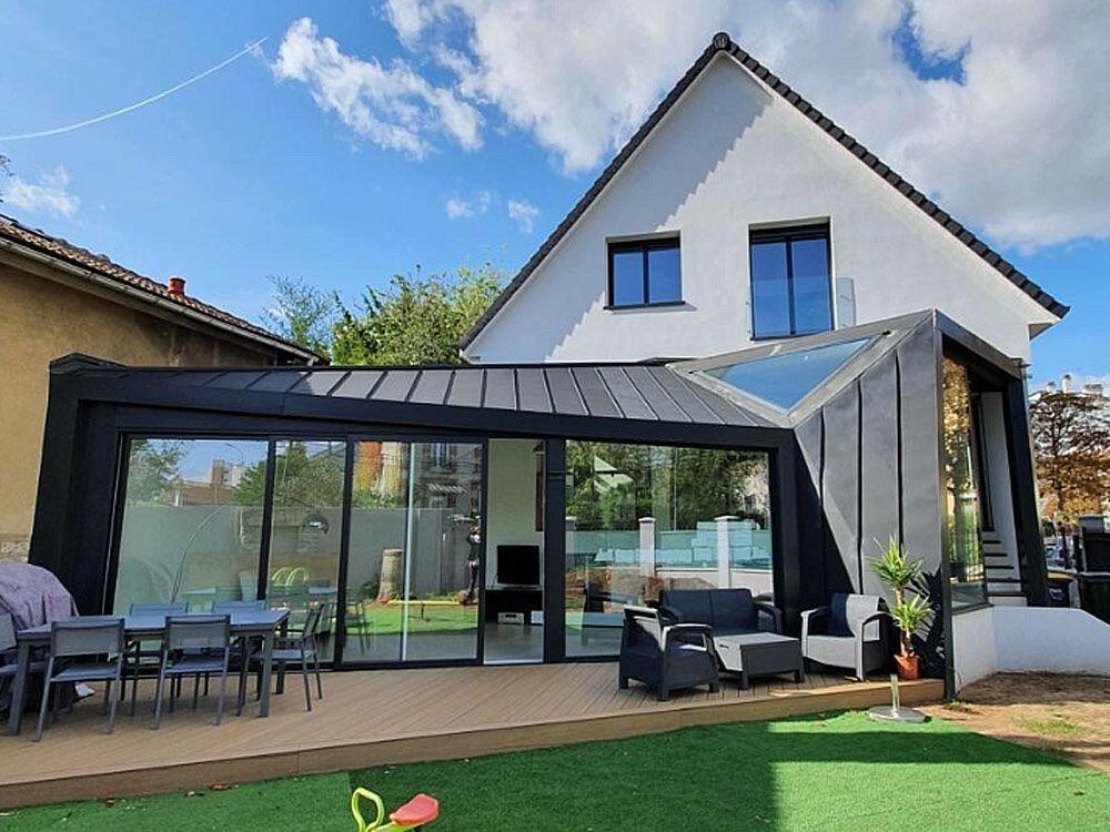 Toiture en zinc façonnée pour assurer une protection longue durée face aux intempéries à Wallers