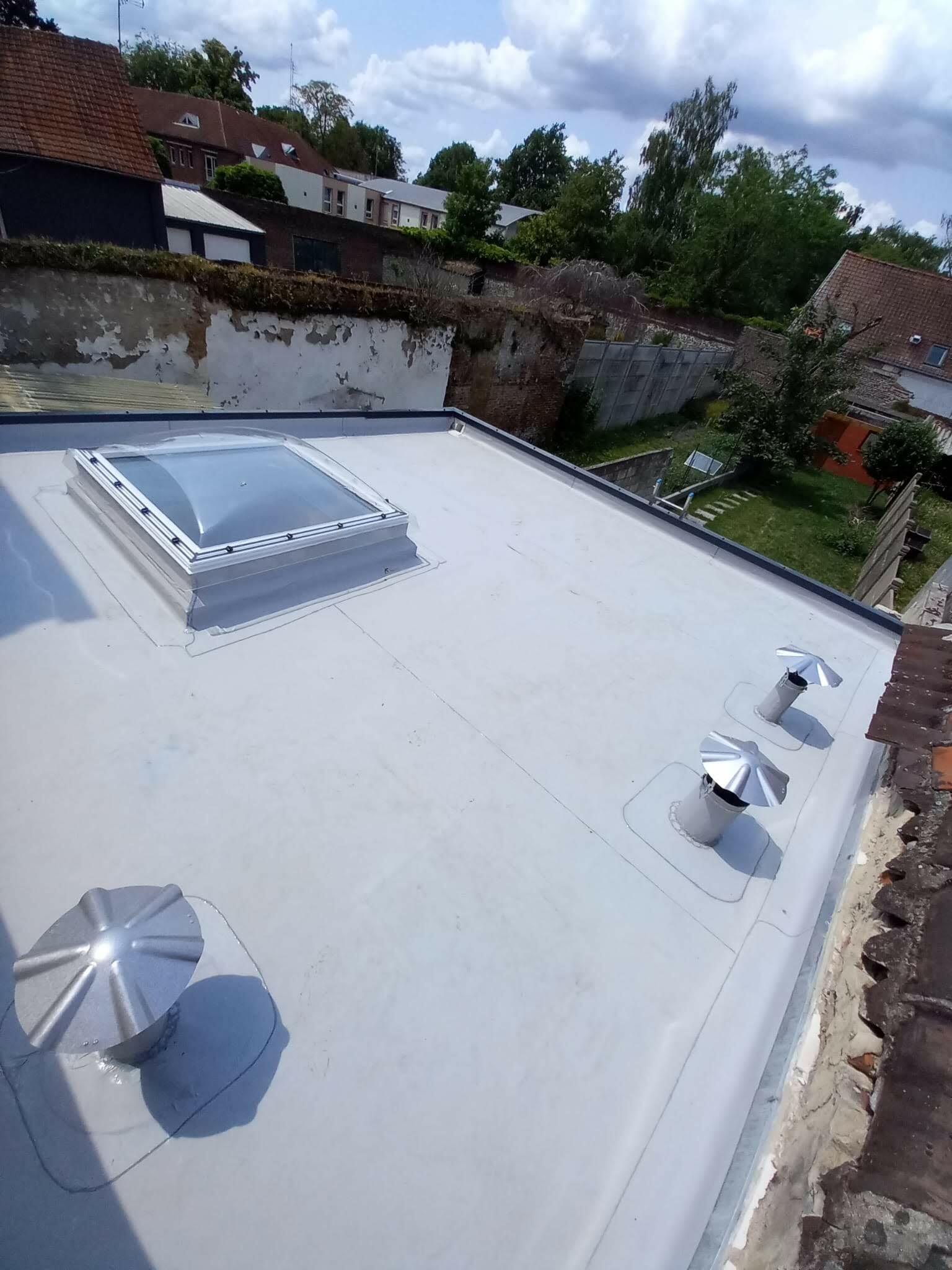Installation de dôme de toiture et lanterneau sur bâtiment à La Madeleine