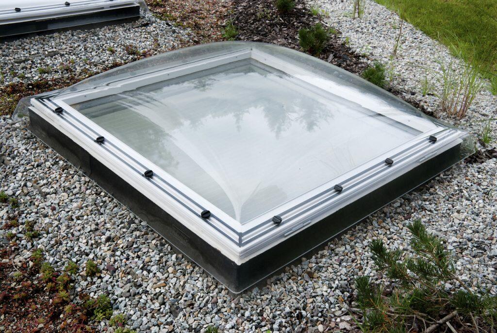 Installation de dôme de toiture pour éclairage zénithal sur toiture plate dans le Valenciennois