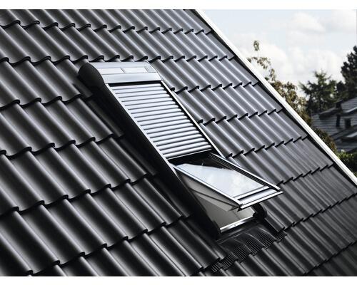 Pose de volet roulant solaire Velux pour isolation et protection thermique en métropole lilloise