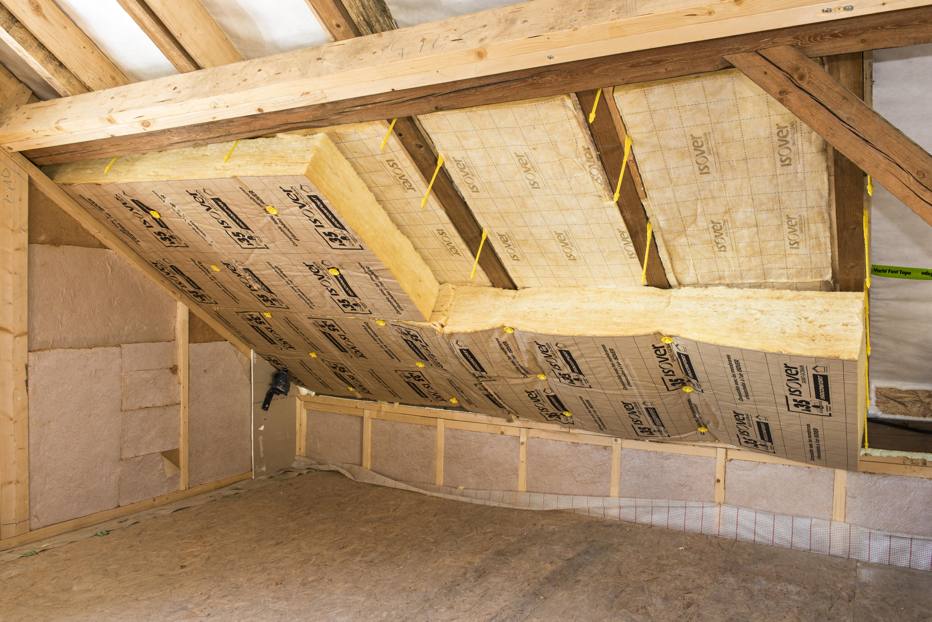 Isolation de combles aménagés avec finitions soignées sur habitation à Aniche