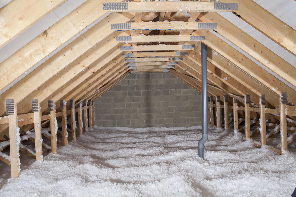 Isolation de combles perdus réalisée par artisan couvreur à Willems