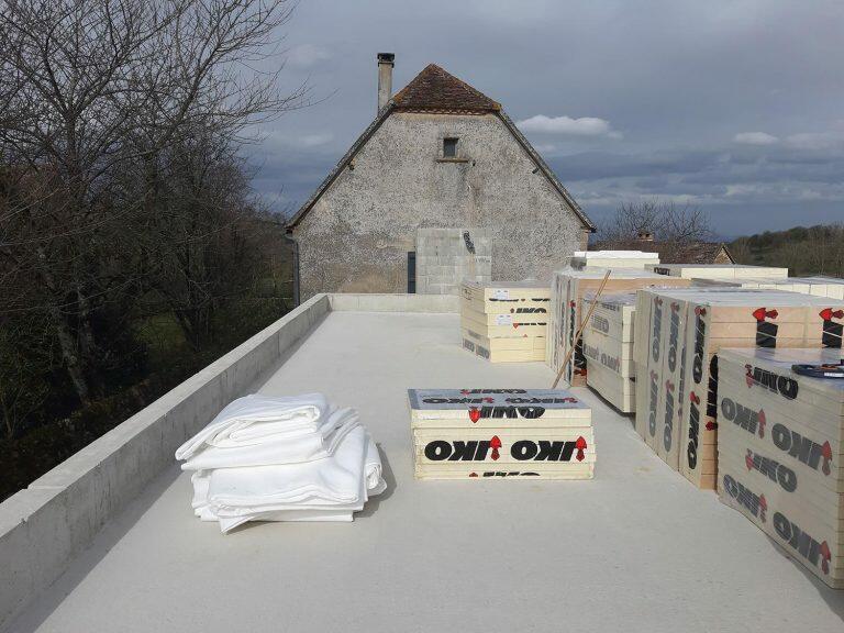 Isolation de toiture plate pour améliorer la performance thermique d’un bâtiment à Lille