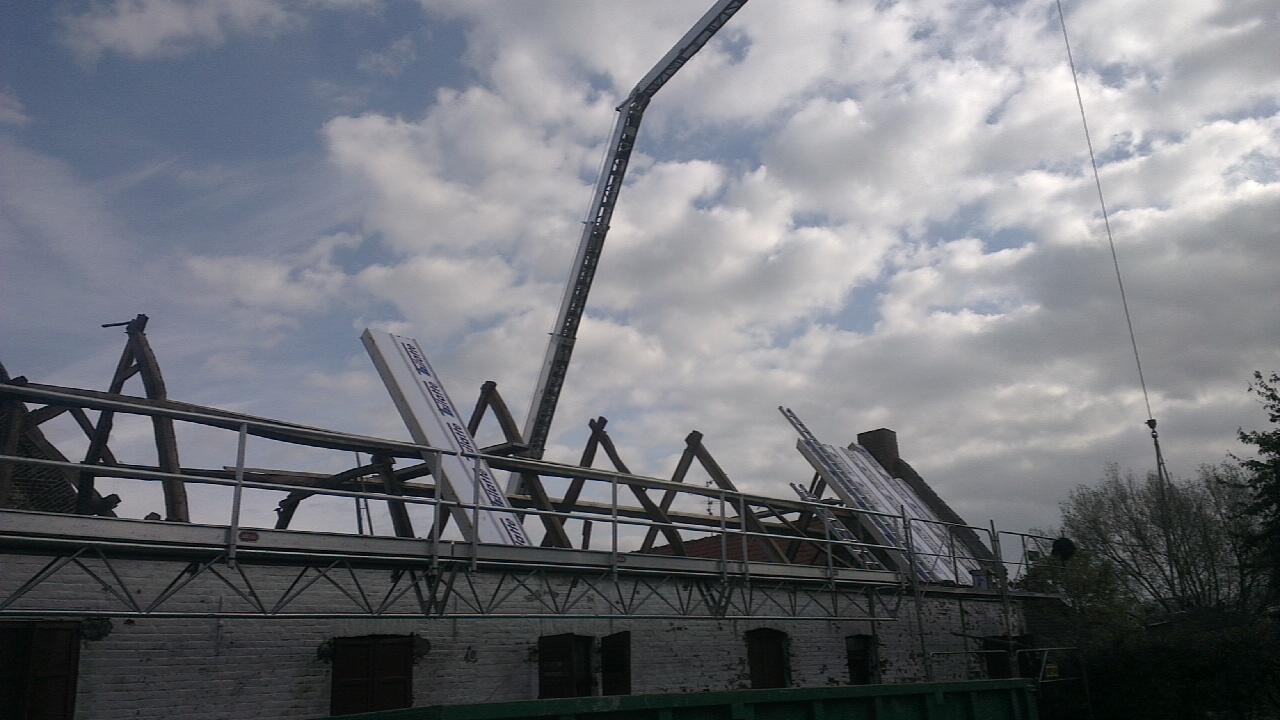 Chantier d’isolation de toiture en cours en métropole lilloise