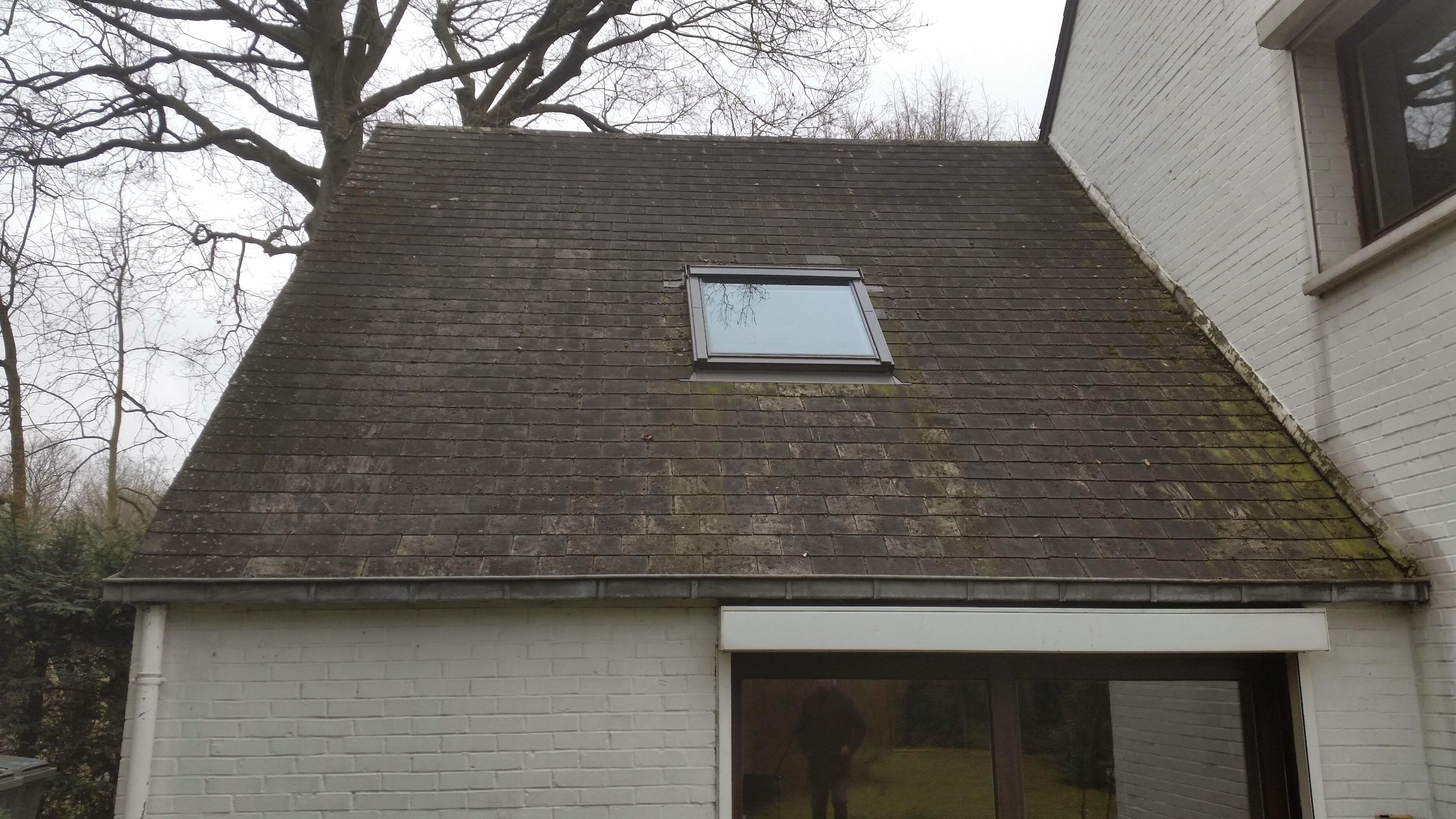 Nettoyage et démoussage de toiture pour éliminer mousses et salissures à Abscon