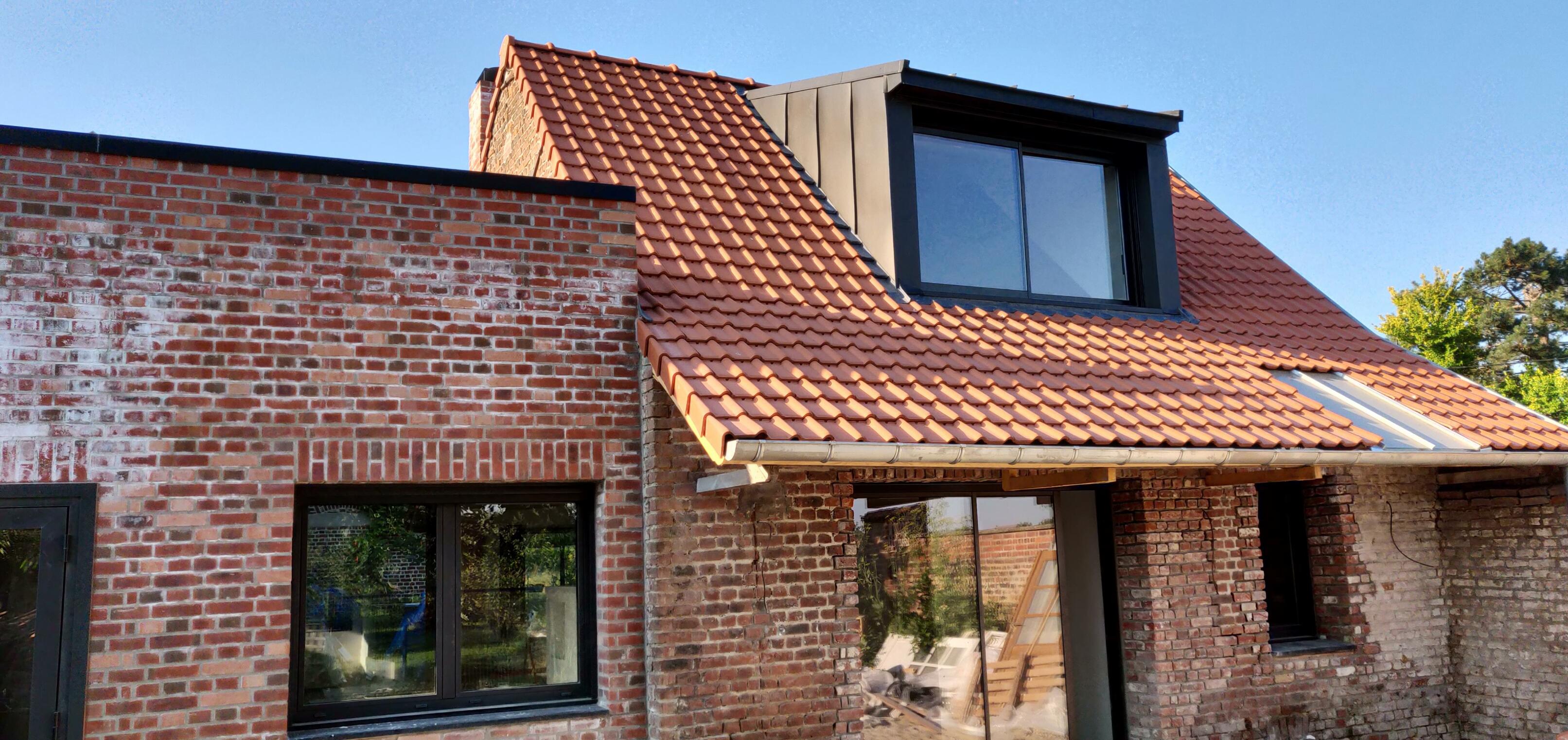 reparation-toiture-marly.jpgRéparation de toiture sur bâtiment résidentiel à Marly