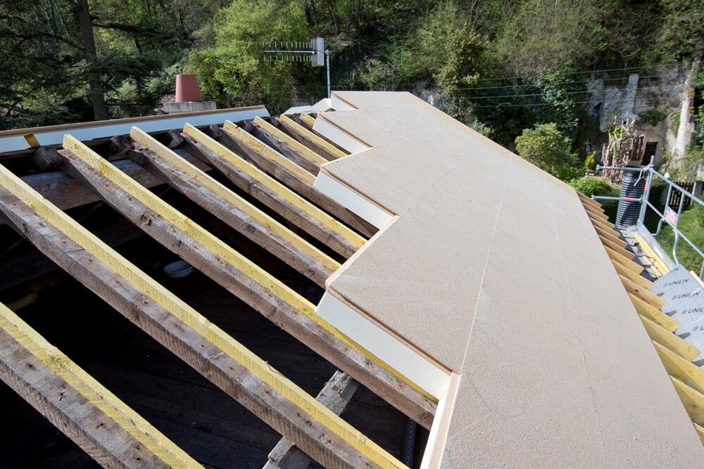 Isolation de toiture par sarking pour limiter les déperditions à Pecquencourt