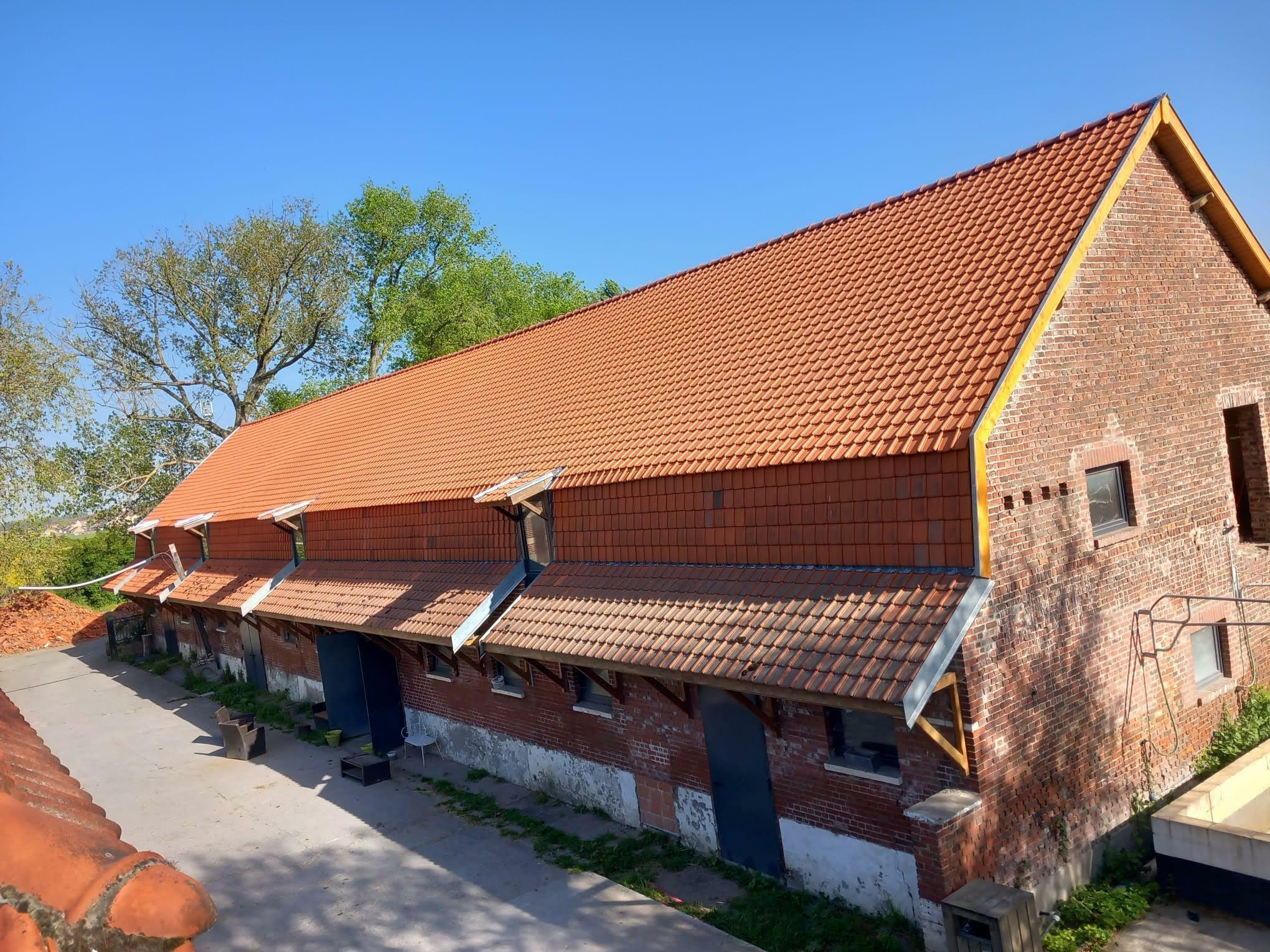 Installation de rives et sorties de toiture sur maison individuelle à Genech