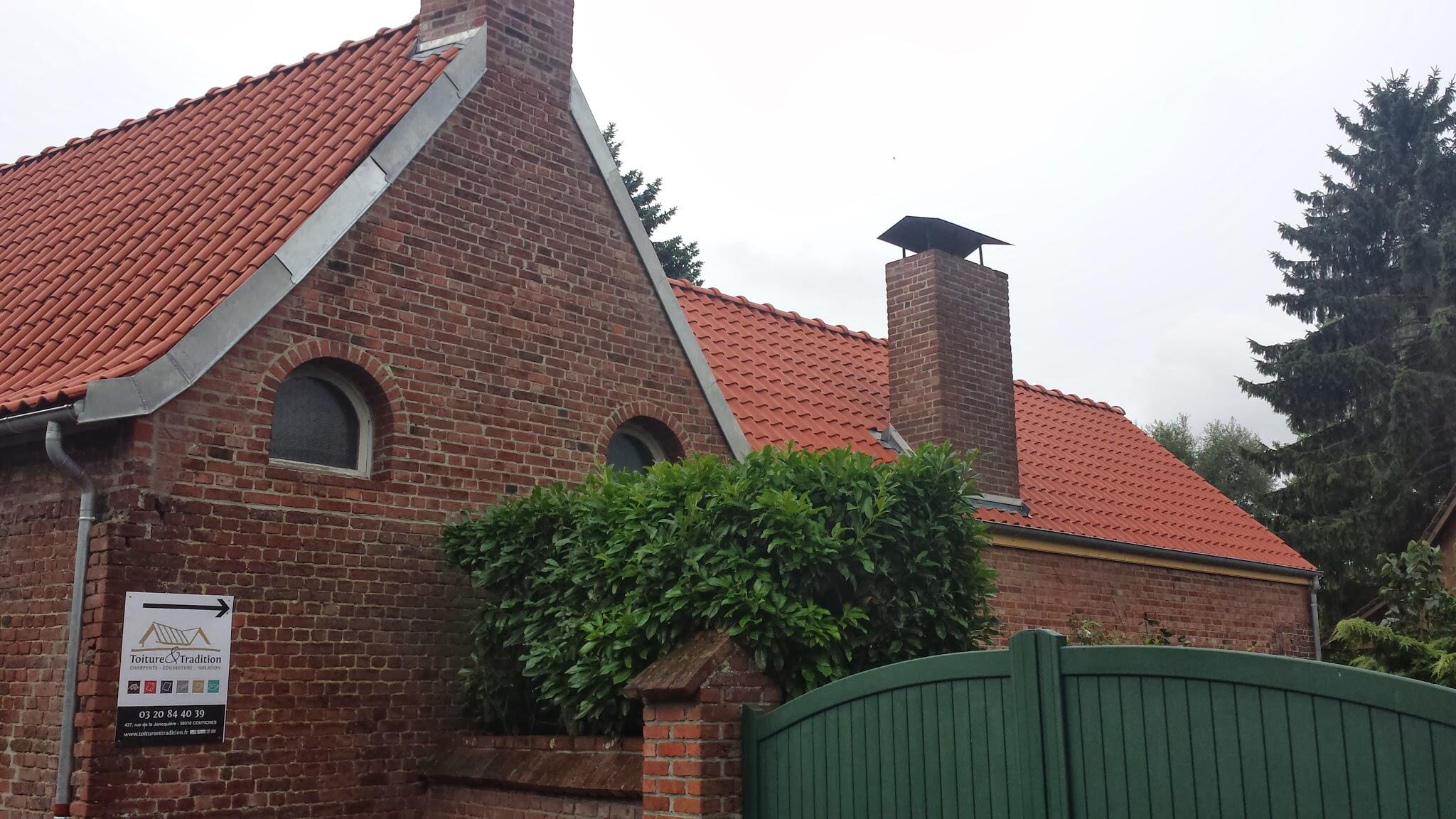 Finitions de rives et sorties de toiture en zinc à Mérignies