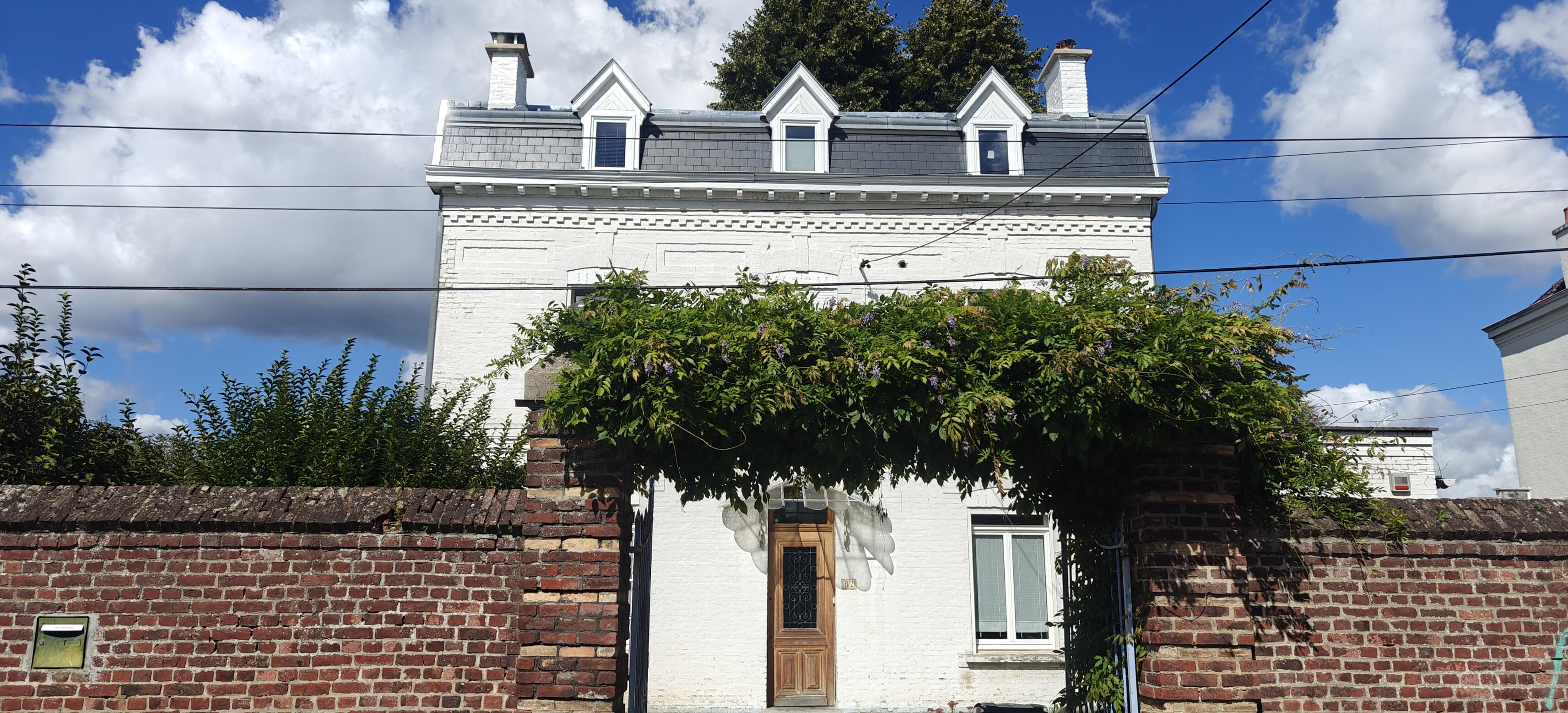 Toiture en ardoise finalisée après travaux de couverture à Hérin