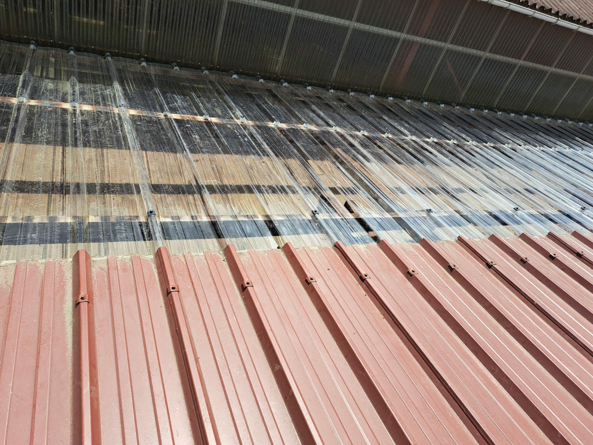 Installation de toiture bac acier pour couverture durable à Saint-Amand-les-Eaux