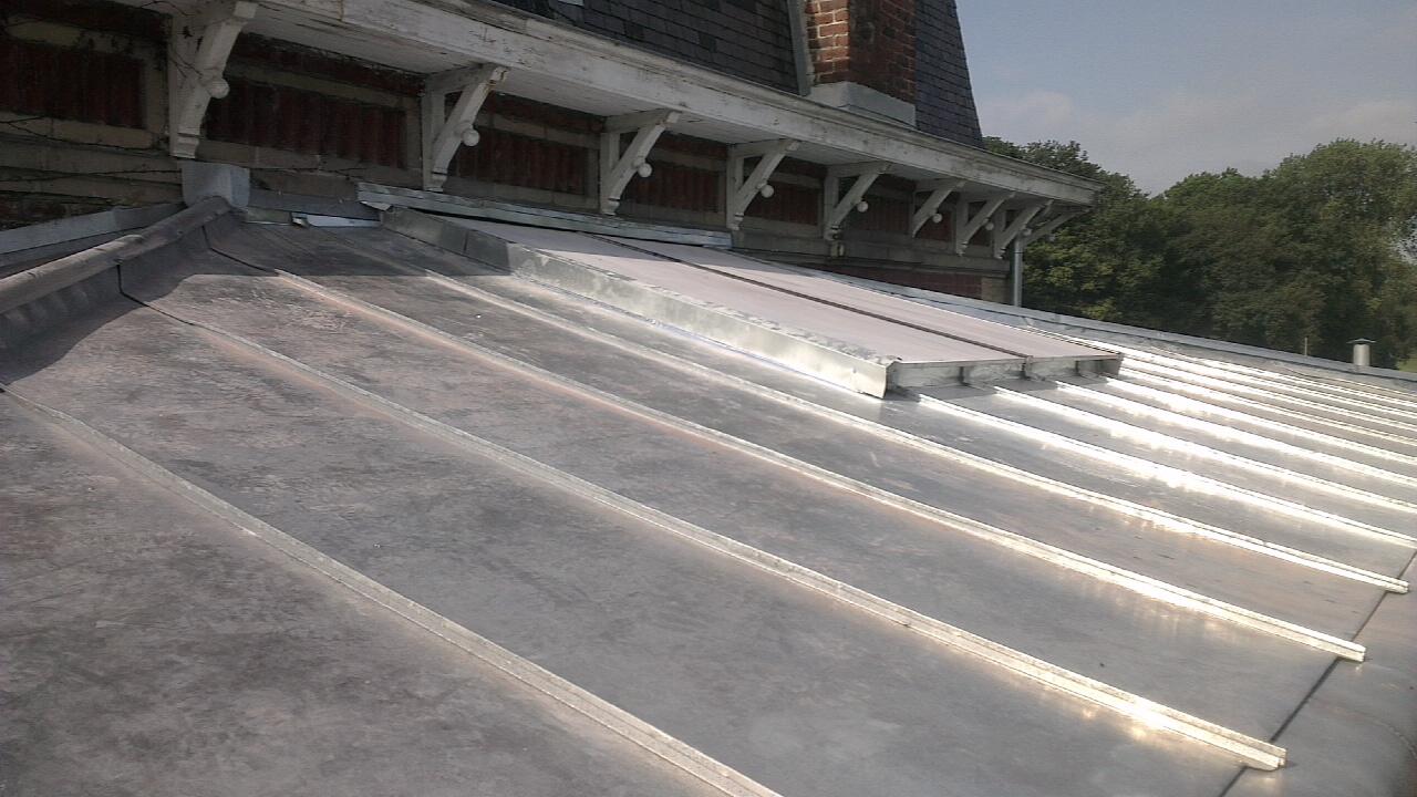 Zinguerie de toiture réalisée par couvreur zingueur à Marly